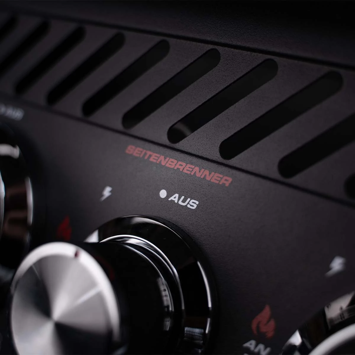 SANTOS S-518 All Black Mit Seiten- Und Heckbrenner, Schwarz, Inkl. Drehspieß, Rostheber & Silikonablage 15 SANTOS S-518 All Black Mit Seiten- Und Heckbrenner, Schwarz, Inkl. Drehspieß, Rostheber & Silikonablage – Bild 15