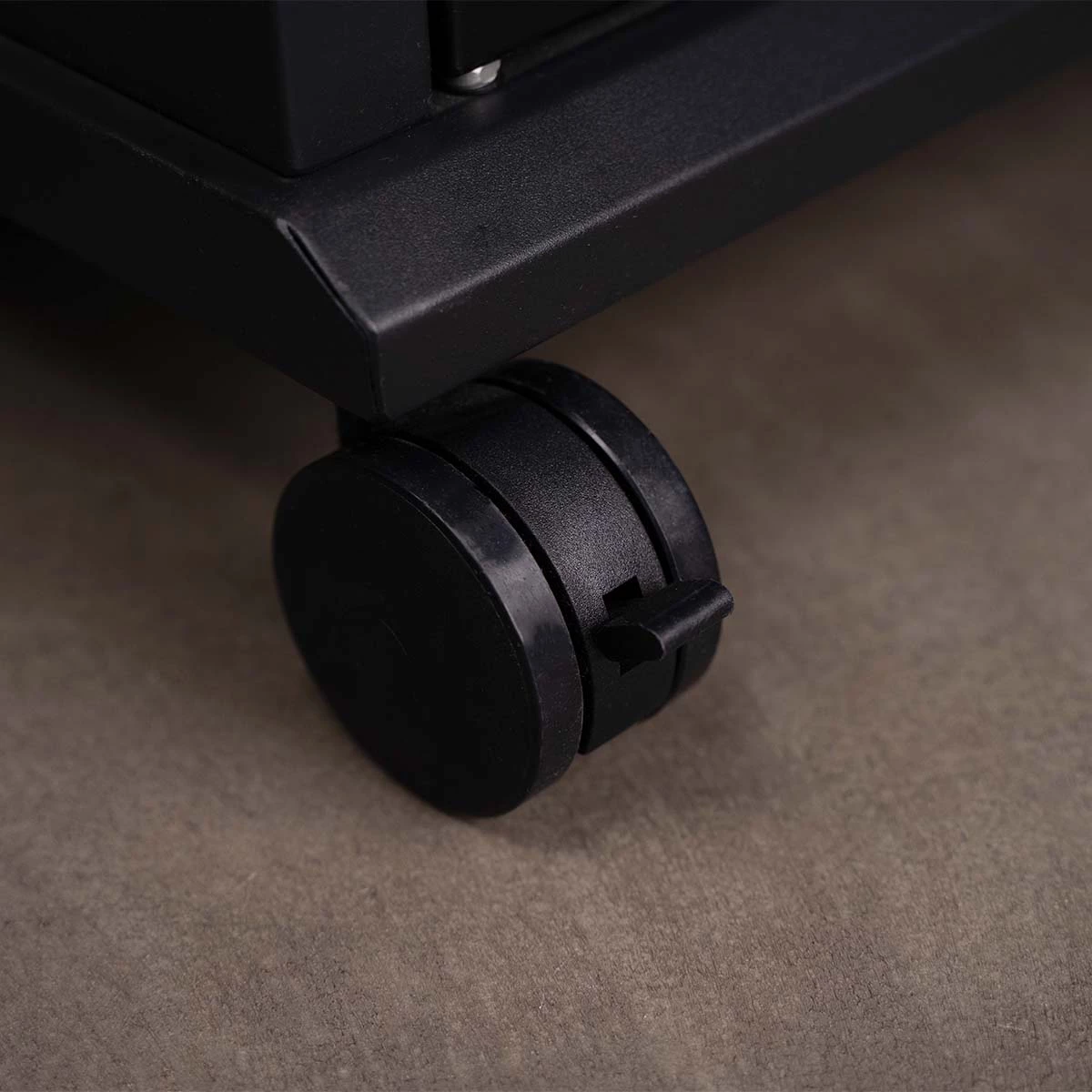 SANTOS S-518 All Black Mit Seiten- Und Heckbrenner, Schwarz, Inkl. Drehspieß, Rostheber & Silikonablage 4 SANTOS S-518 All Black Mit Seiten- Und Heckbrenner, Schwarz, Inkl. Drehspieß, Rostheber & Silikonablage – Bild 4