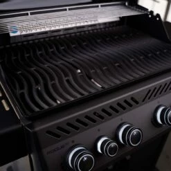 Napoleon Rogue SE 525 Limited Edition, Mit Gussrosten, Matt-schwarz Inkl. Grillmatte & Abdeckhaube