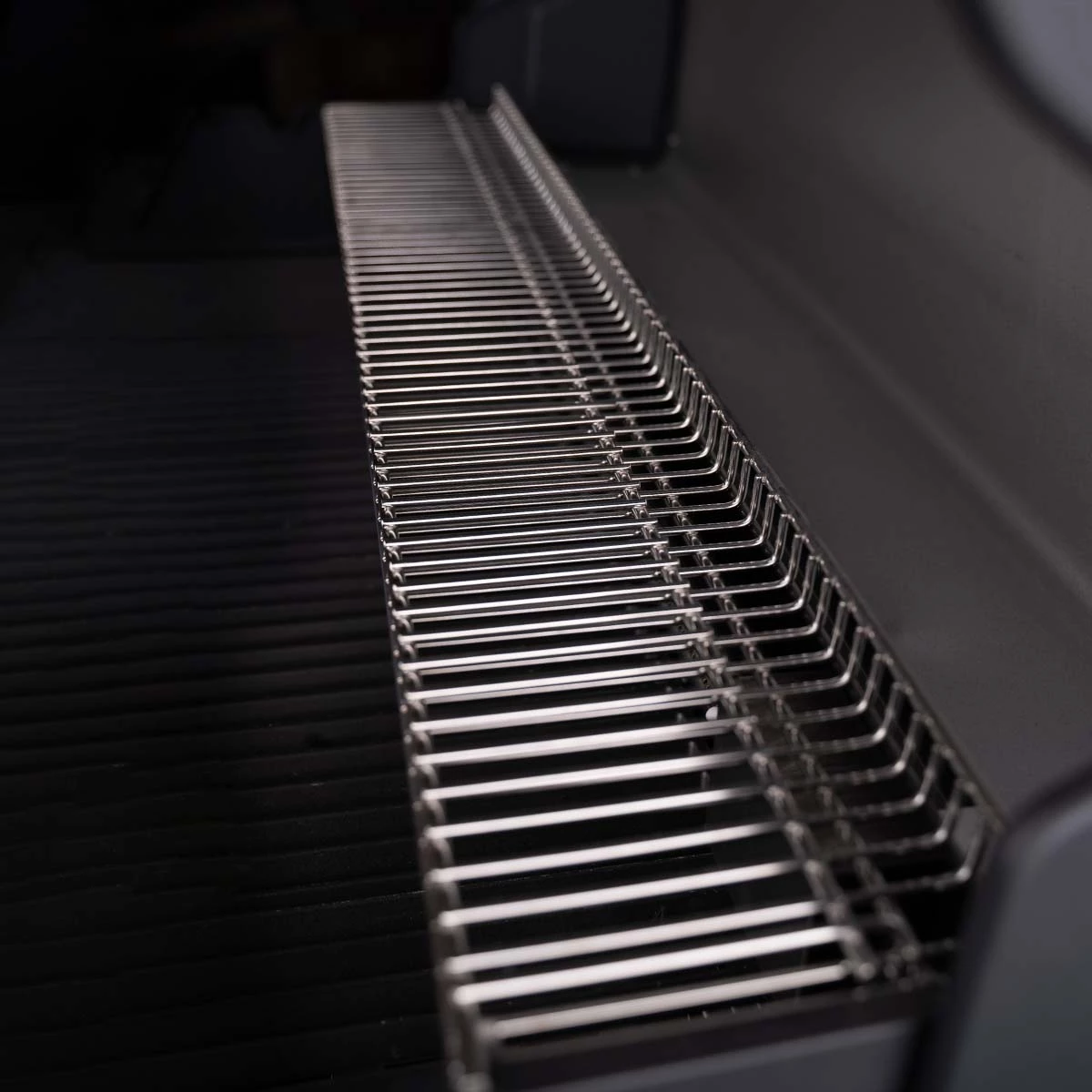 SANTOS S-518 All Black Mit Seiten- Und Heckbrenner, Schwarz, Inkl. Drehspieß, Rostheber & Silikonablage 2 SANTOS S-518 All Black Mit Seiten- Und Heckbrenner, Schwarz, Inkl. Drehspieß, Rostheber & Silikonablage – Bild 2