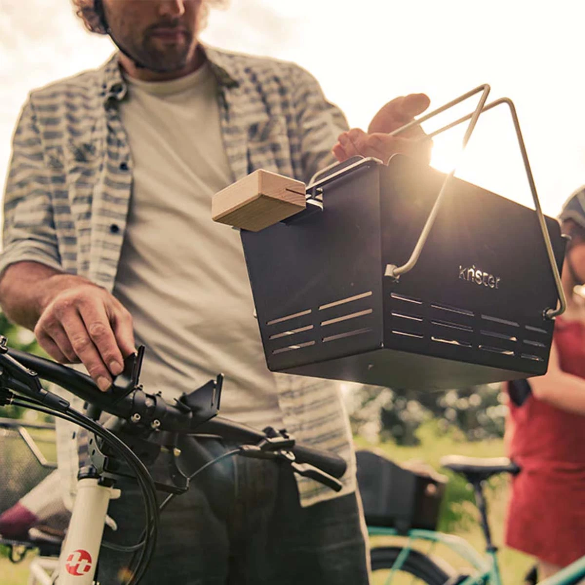 Knister Grill Fahrradhalterung Schwarz 2 Knister Grill Fahrradhalterung Schwarz – Bild 2