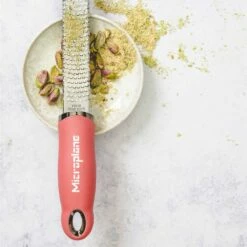Microplane Premium Reibe / Zester, Lippenstift Pink -Grill Verkaufs-Shop microplane premium reibe zester lippenstift pink a373fc21ee7c4cc7abb12bb78131bb2a