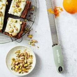 Microplane Premium Reibe / Zester, Salbei Grün -Grill Verkaufs-Shop microplane premium reibe zester salbei gruen d3dbe6a565979d43098d81dc05de9658